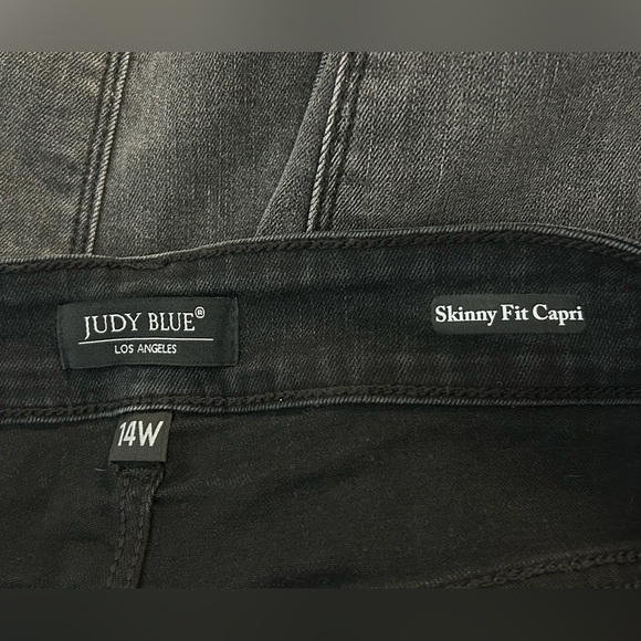 New! Judy Blue High Rise Distressed Skinny Fit Denim Jean Capri Womens S… - Picture 10 of 15